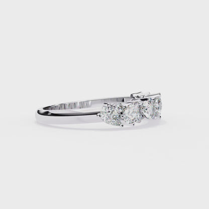 Pear and Round Diamond Band
White Glod